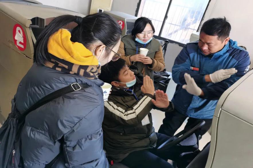 鍗楁槍鐧戒簯椹炬牎鏍￠暱闄堢嚂,鐧戒簯椹炬牎闄堢嚂