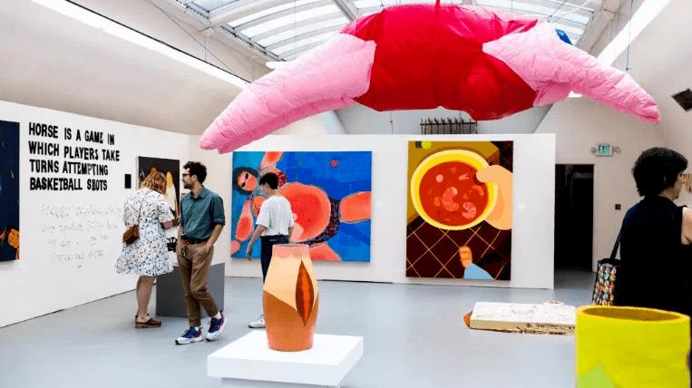 学美术以后做服装设计有前景吗,学习服装设计的画室