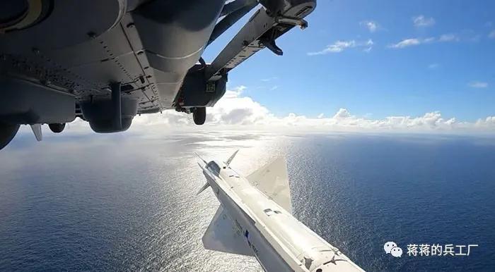 巴西海军接收新型H225M直升机，可挂载两枚飞鱼导弹打70千米