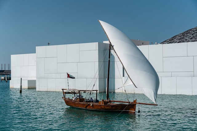 卡塔尔花2000亿打造城市,卡塔尔花了2000亿美元吗