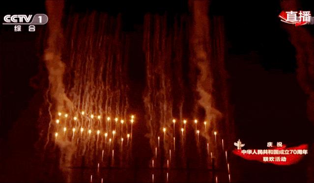 给奶奶“造”了一架天梯,靠*药火**爆炸作画,全球最会“玩火”的人