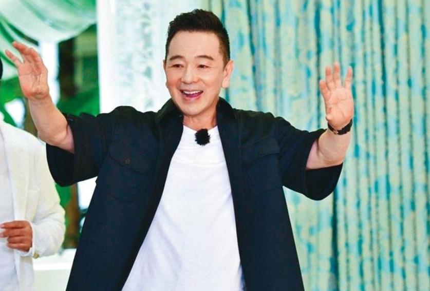 过气演员的窘况:县城忙走穴、直播用怪招,晚节不保,何必呢?