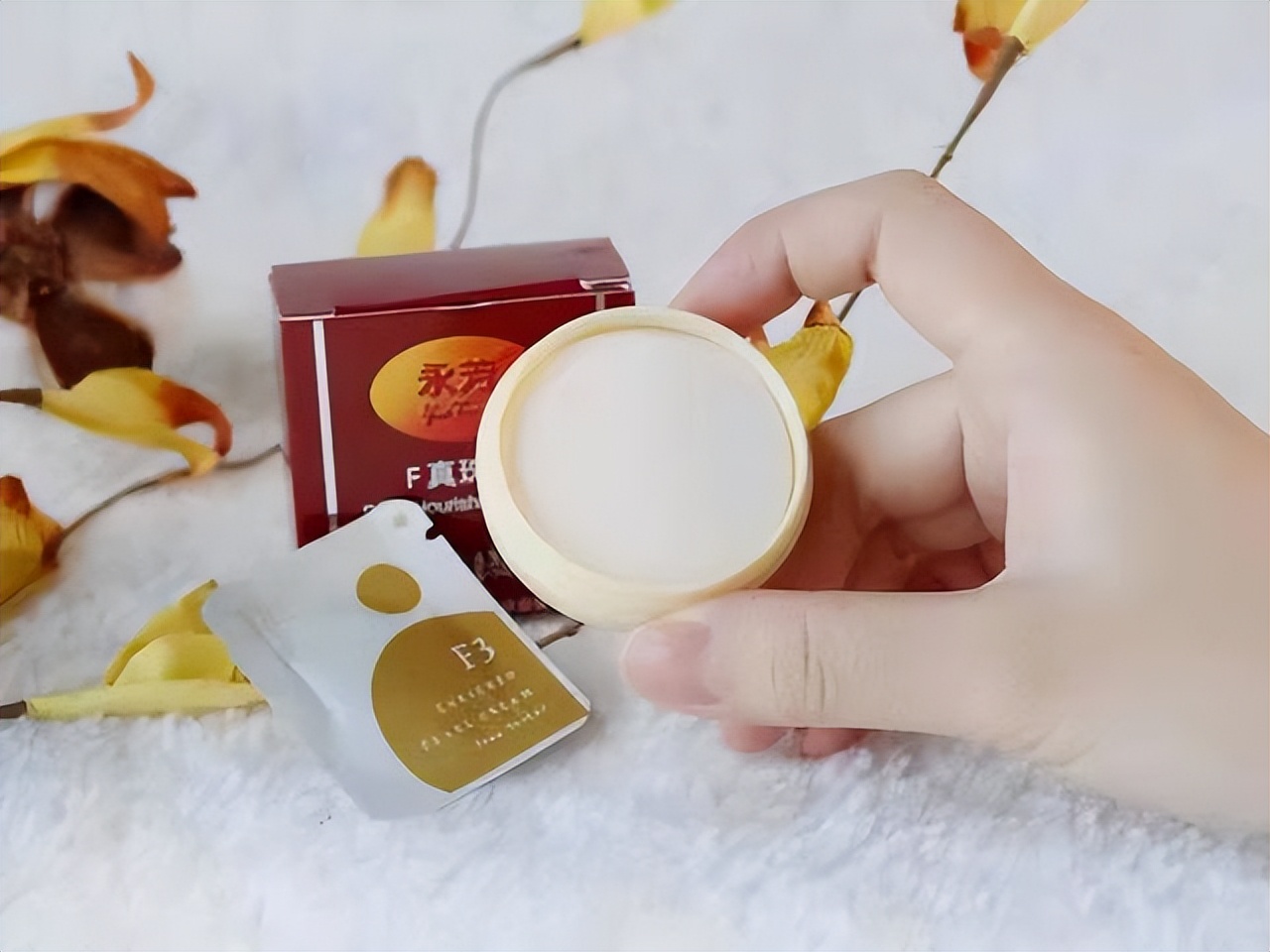 50岁左右女人用什么样的面霜最好,50岁女人用什么面霜好