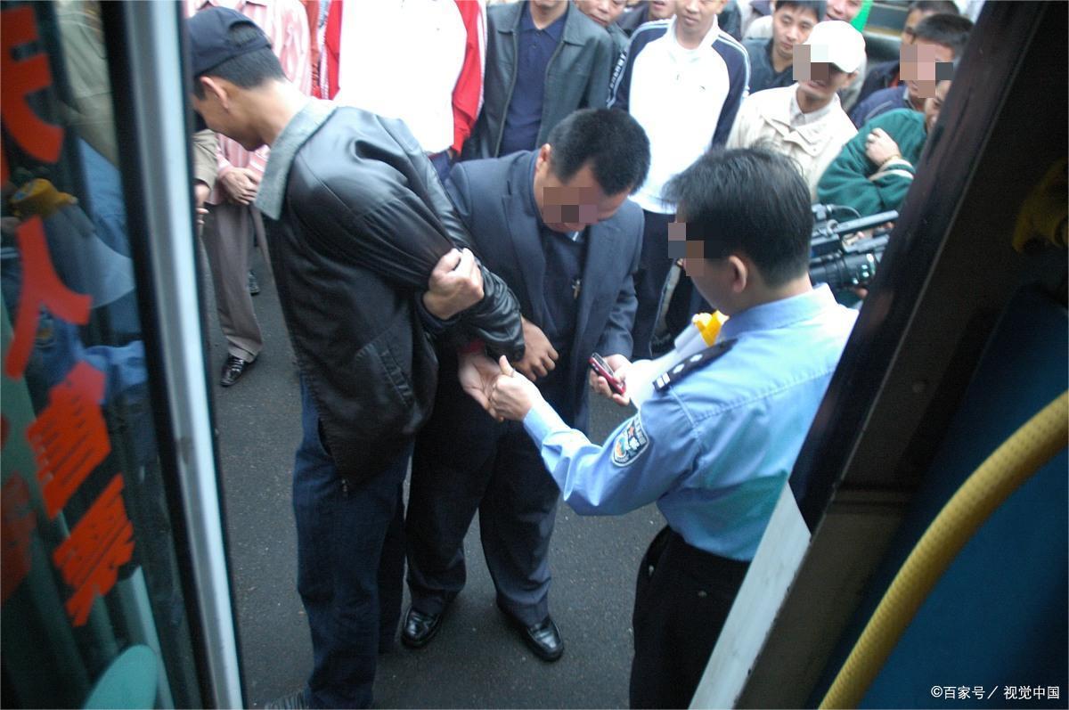 男子偷手机50元贱卖,男子网吧偷手机卖掉