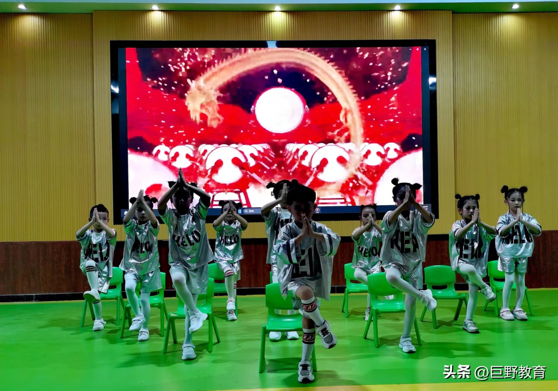 巨野县麒麟镇中心学校举行童声颂*党**恩欢庆“六一”文艺展演