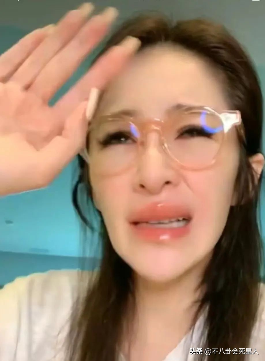 萧亚轩现在是什么脸型,40岁萧亚轩素颜出镜被嘲老气