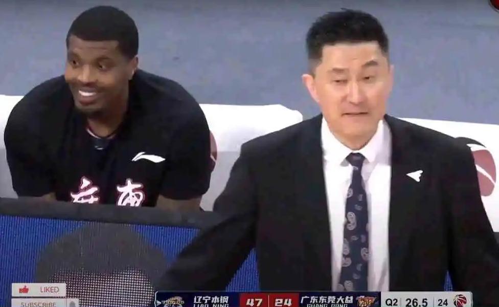 屡教不改！苏伟飞腿绊倒郭艾伦，还废郭士强爱将，广东3冠王太狠