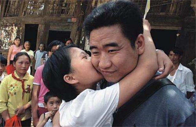 邢丹葬礼与老公丛飞合葬,深圳玫瑰丛飞邢丹怎么死的