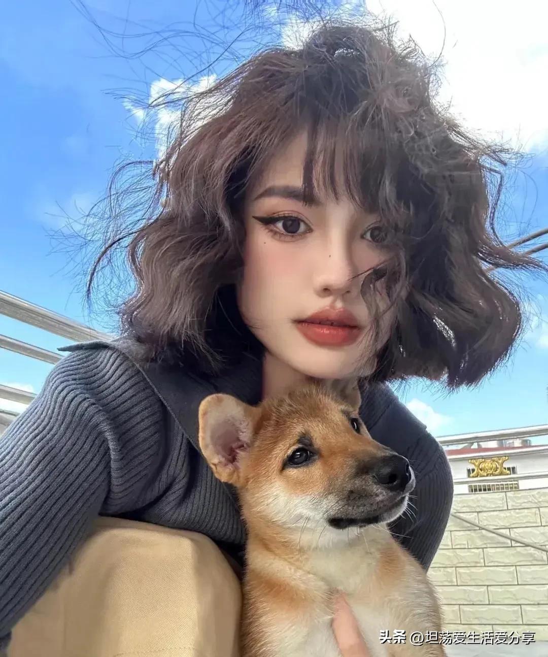 俏皮可爱发型中长发,俏皮可爱蛋卷头