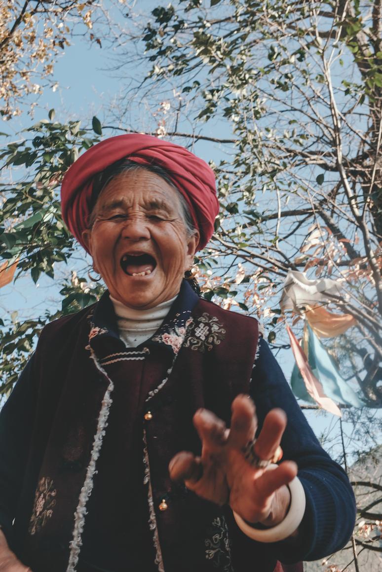 雅诗兰黛与兰蔻品牌对比,兰蔻为什么比雅诗兰黛贵