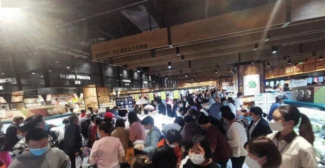 干尽傻事，却年入200亿！河北最“变态”超市，胖东来都服气