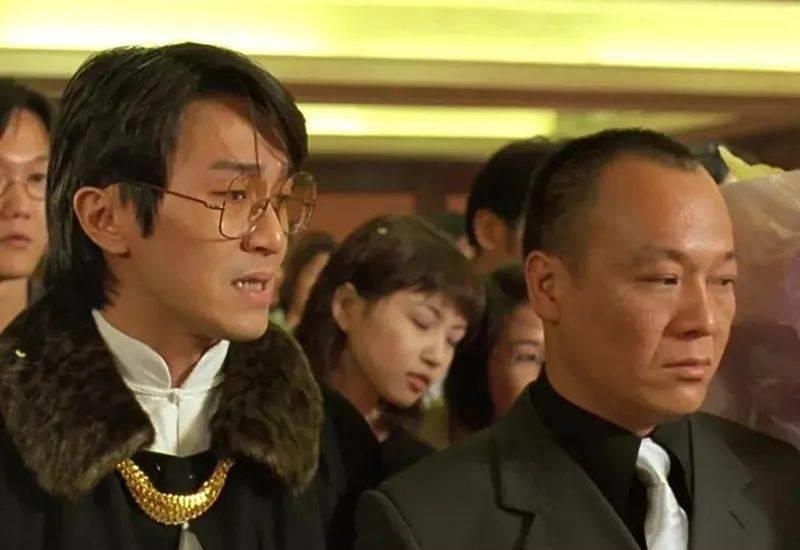 57岁港星现身街头,港星70多岁很年轻