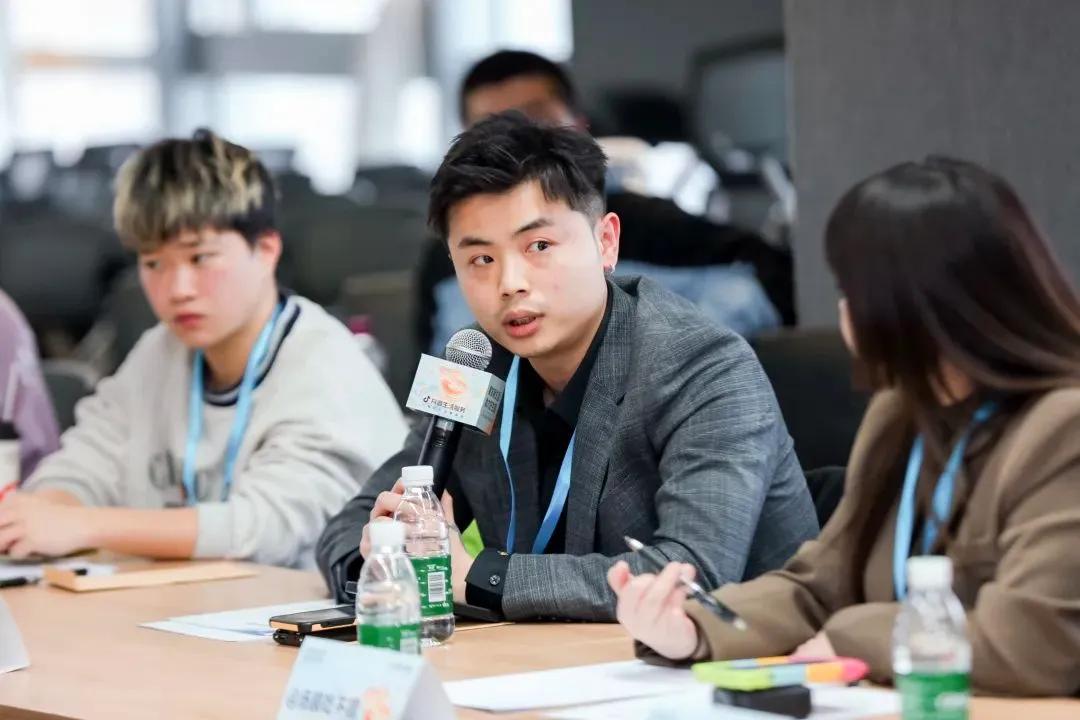 抖音商家达人恳谈会在成都召开线下“飞单”等四大问题引关注