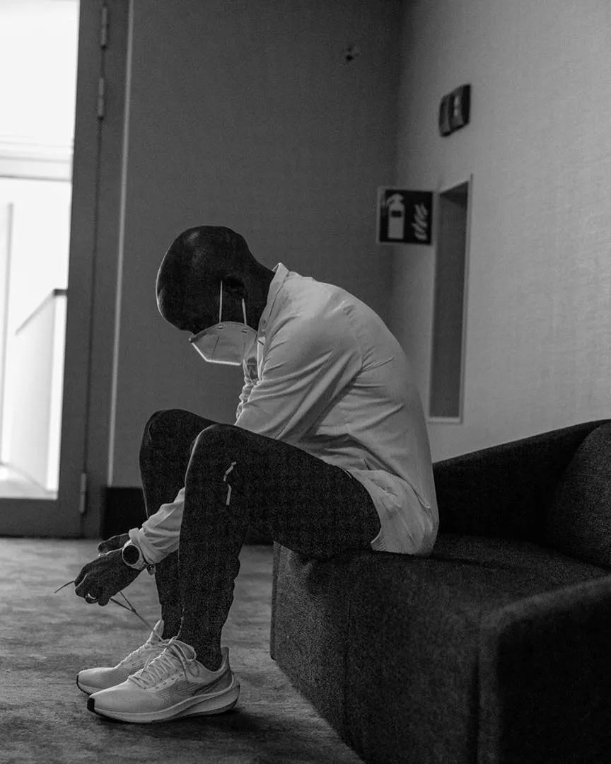 地球上最擅长奔跑的人再次突破极限：拥有最完美跑姿，过极简生活