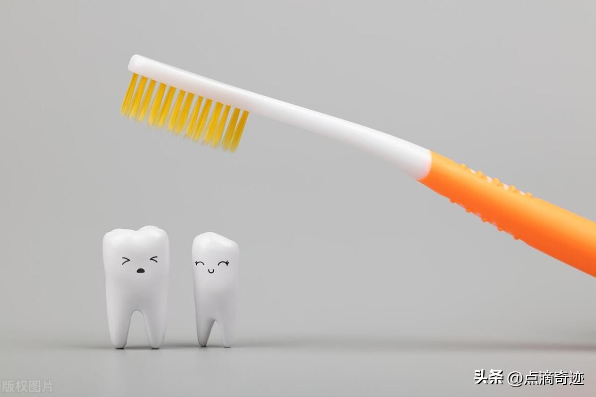 电动牙刷刷牙的正确方法视频教程,使用牙刷的注意事项