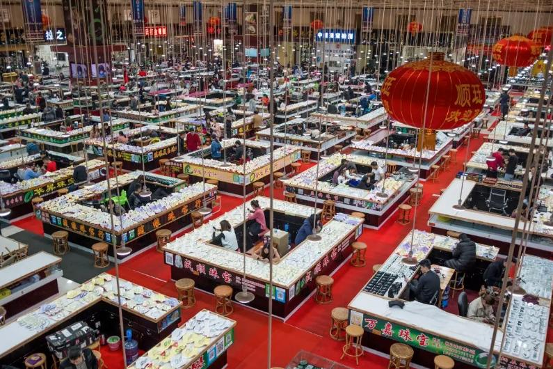 如何在金店买黄金讨价还价,黄金店员自己怎么买首饰