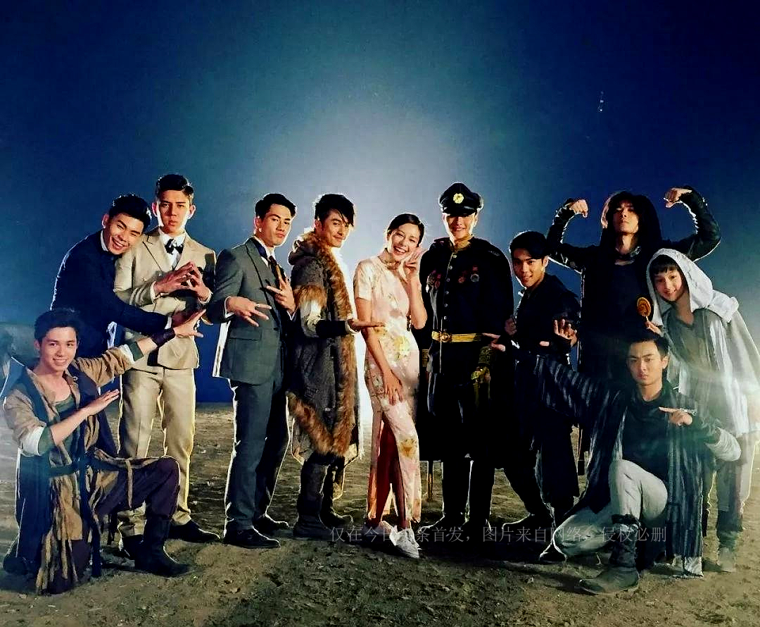 女星参与综艺节目下面走光，引发热议