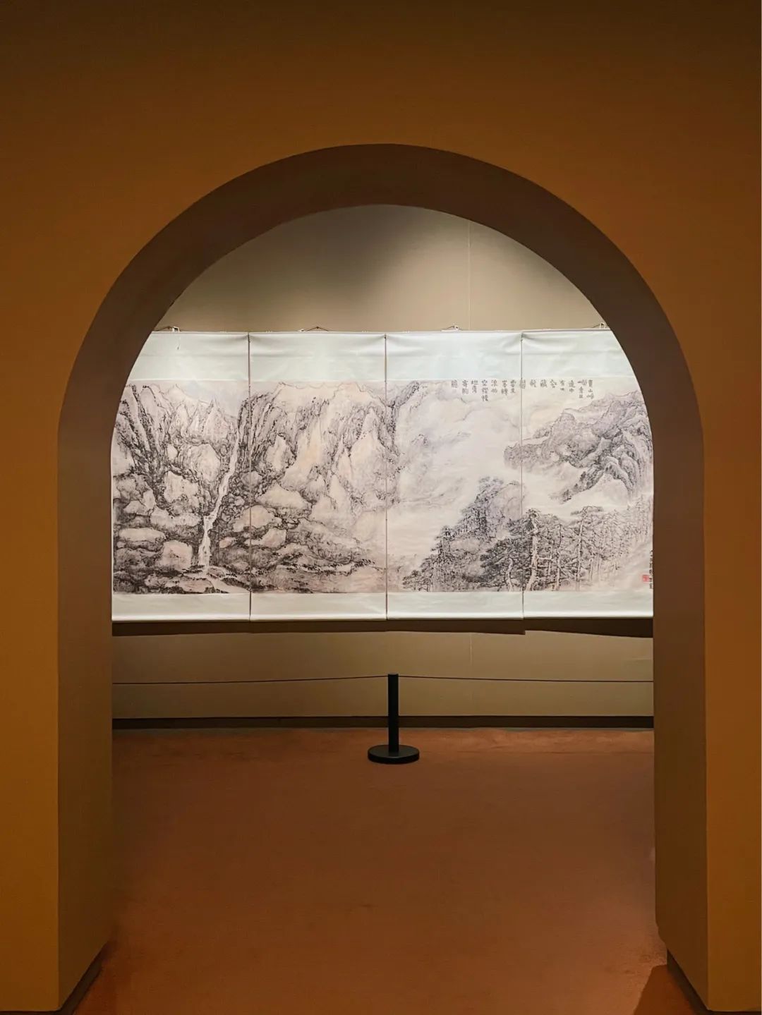 把卧室、酒吧搬进展馆，*疆新**美术馆“搞事情”！