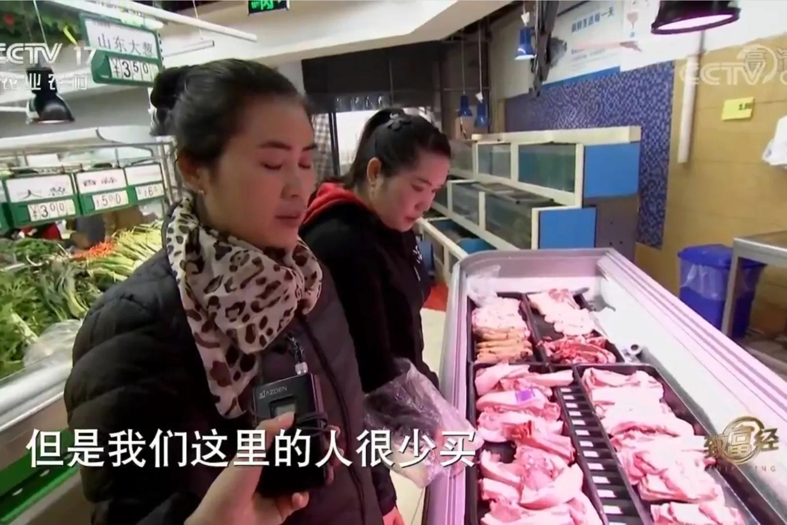 男子承包900亩荒山创业,小伙承包500亩地种特产如今暴富