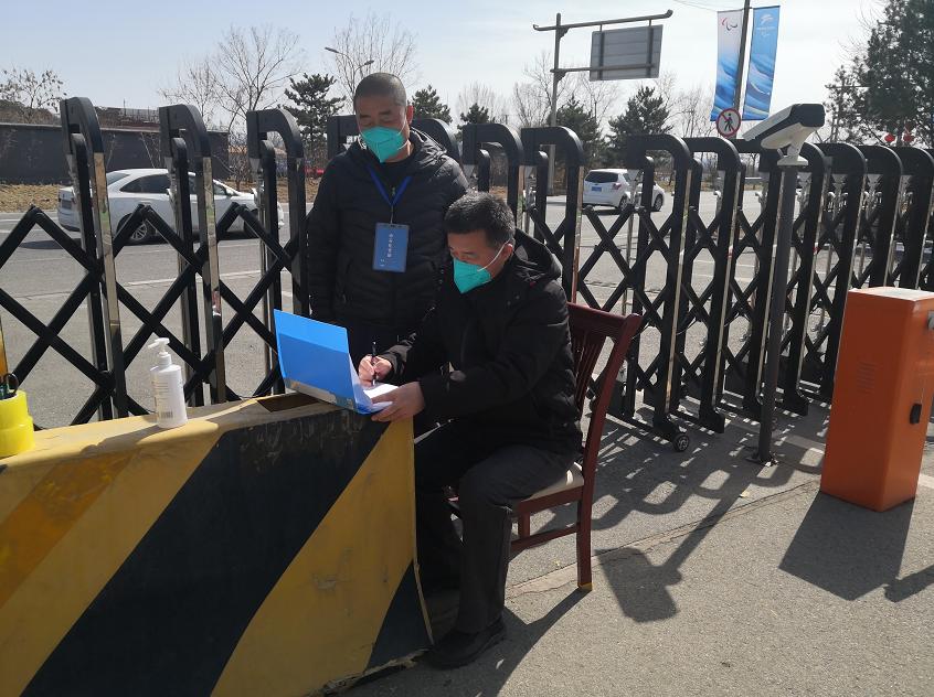 怀柔某隔离点的“守门员”，铁汉也柔情