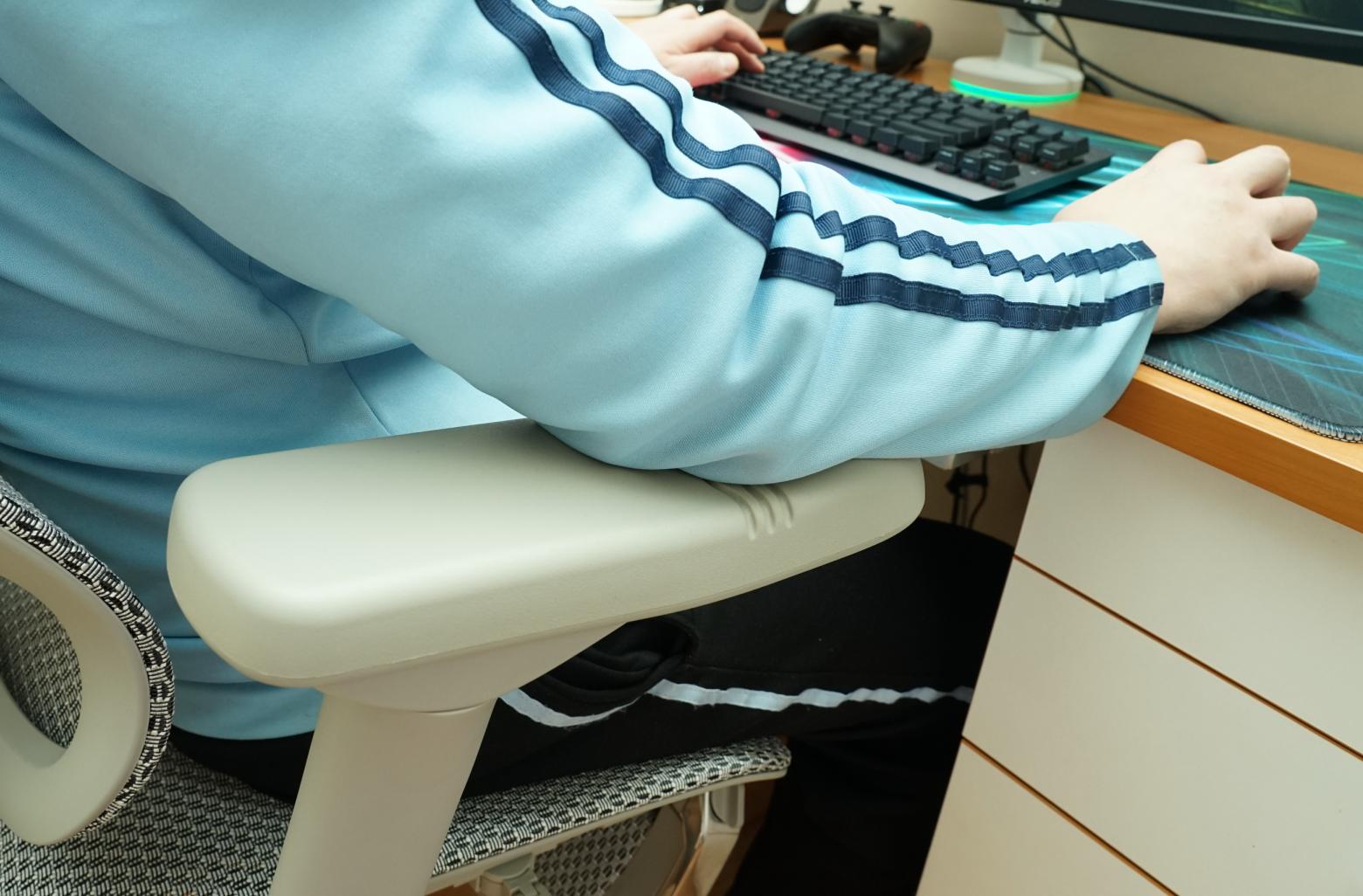 实用至上，久坐腰不累腿不麻的高品质人体工学椅：保友优旗舰W2代