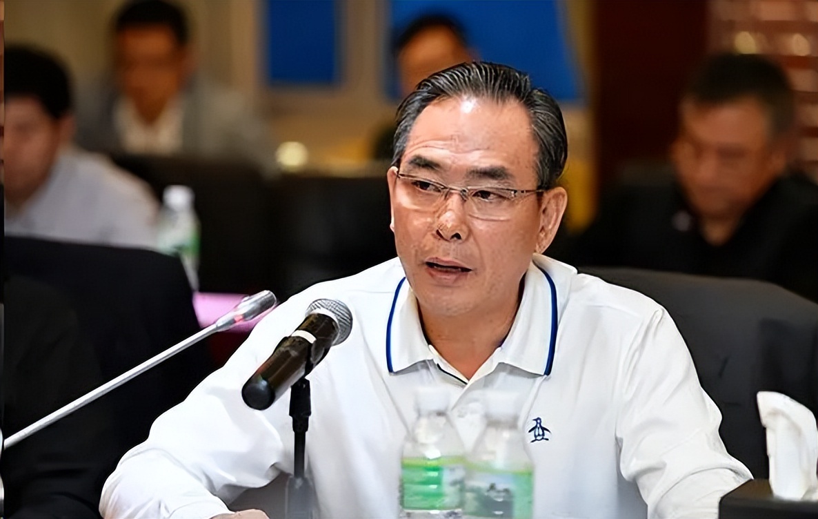 李铁案终极“大鱼”曝光,蔡振华昔日接班人叛逃出境,涉案超30亿