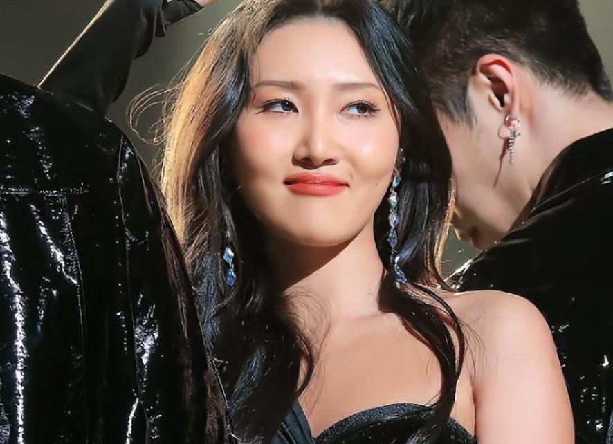 华莎涉演出淫乱罪接受调查,华莎涉演出淫乱罪被传唤