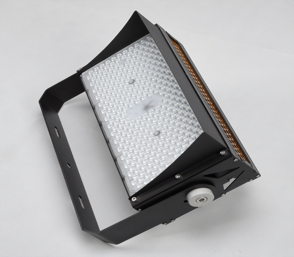 室内足球场和篮球场,足球场和篮球场的区别