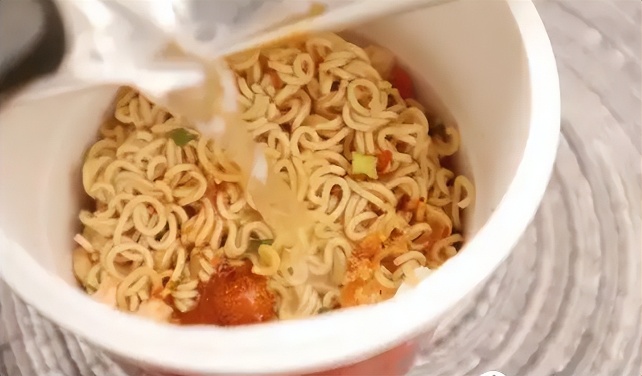 常吃方便面会怎么样快来看看,经常吃方便面会对身体有哪些不好