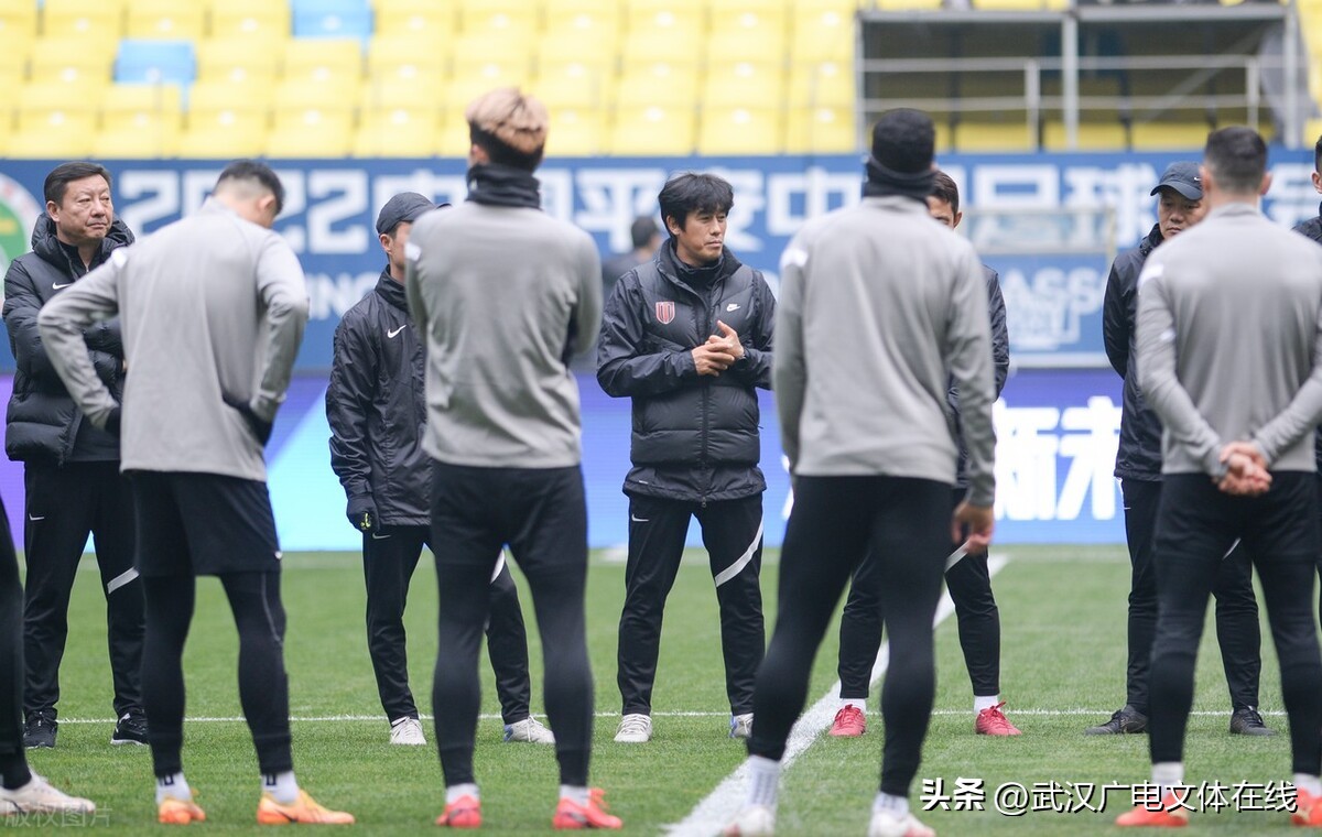 武汉三镇主场看球,武汉三镇比赛球迷现场