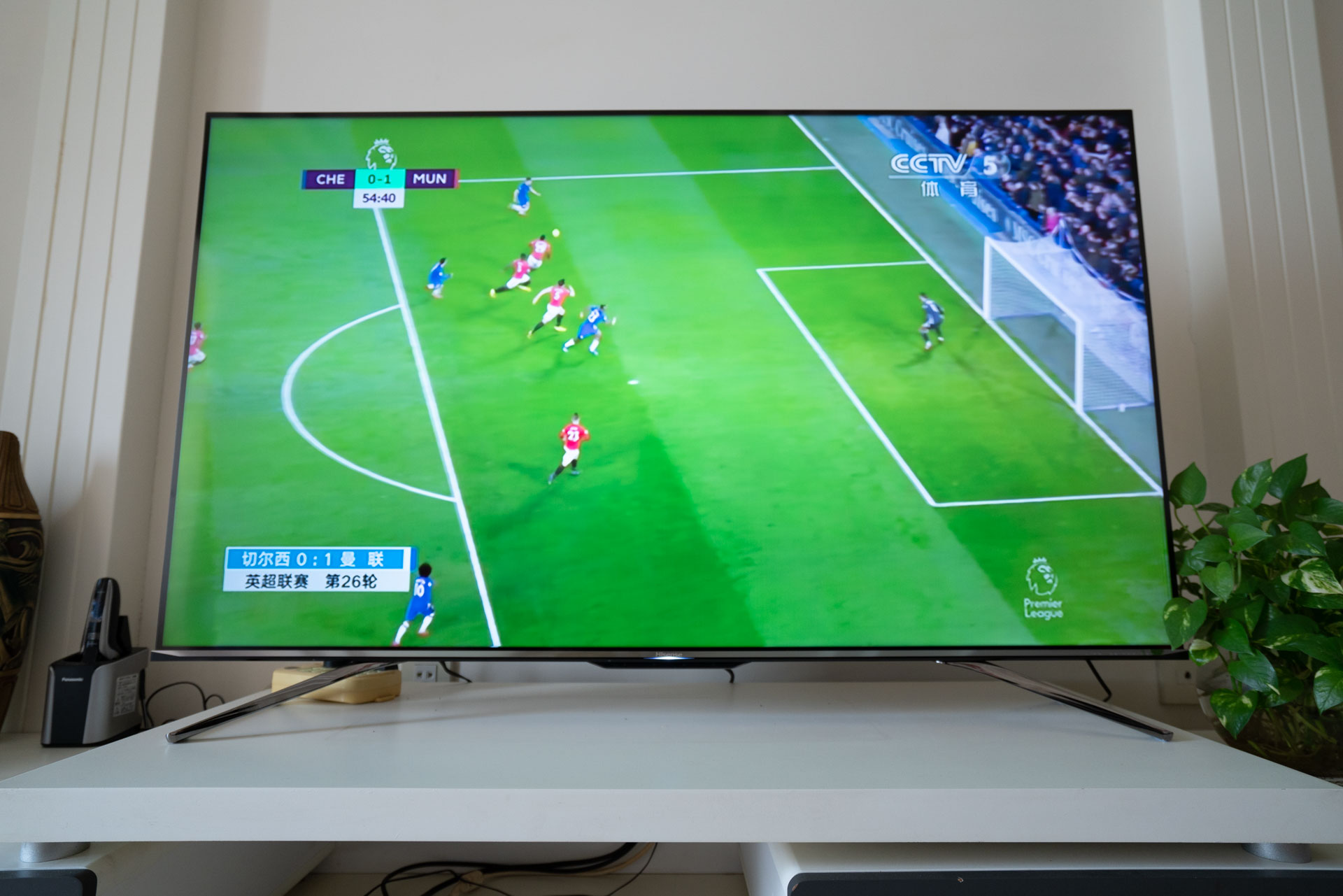 平时喜欢看电影追剧，选择什么样的电视机比较好？