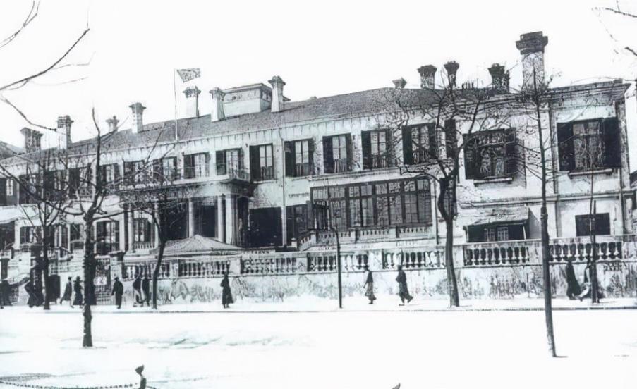 嫁给首富一直无子,麦秀英劝说表妹当妾,表妹连生10子成平妻