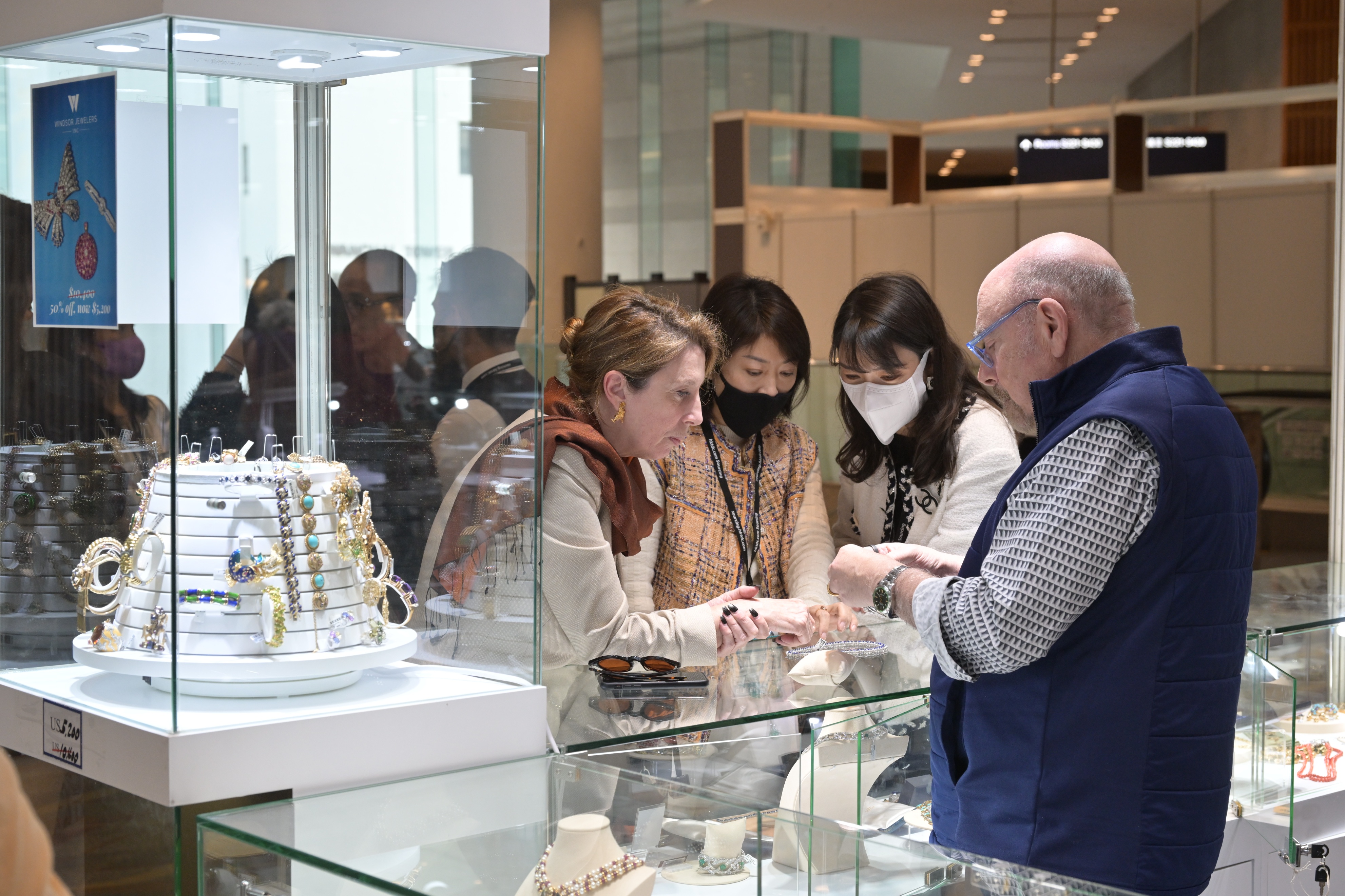 香港新闻香港珠宝展,香港珠宝双展人气旺