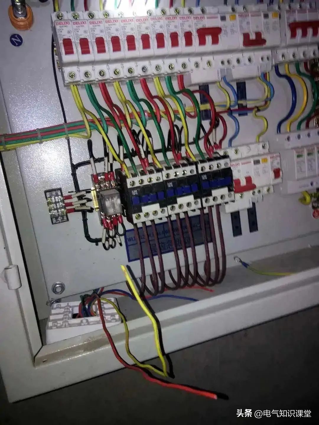 家用配电箱安装注意事项和规范,配电箱安装十四大禁忌你中了几条