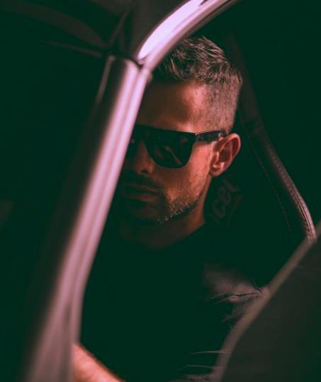 美国单身辣妈网恋假帅哥被威胁p果照！逃脱后遇照片真人甜蜜热恋