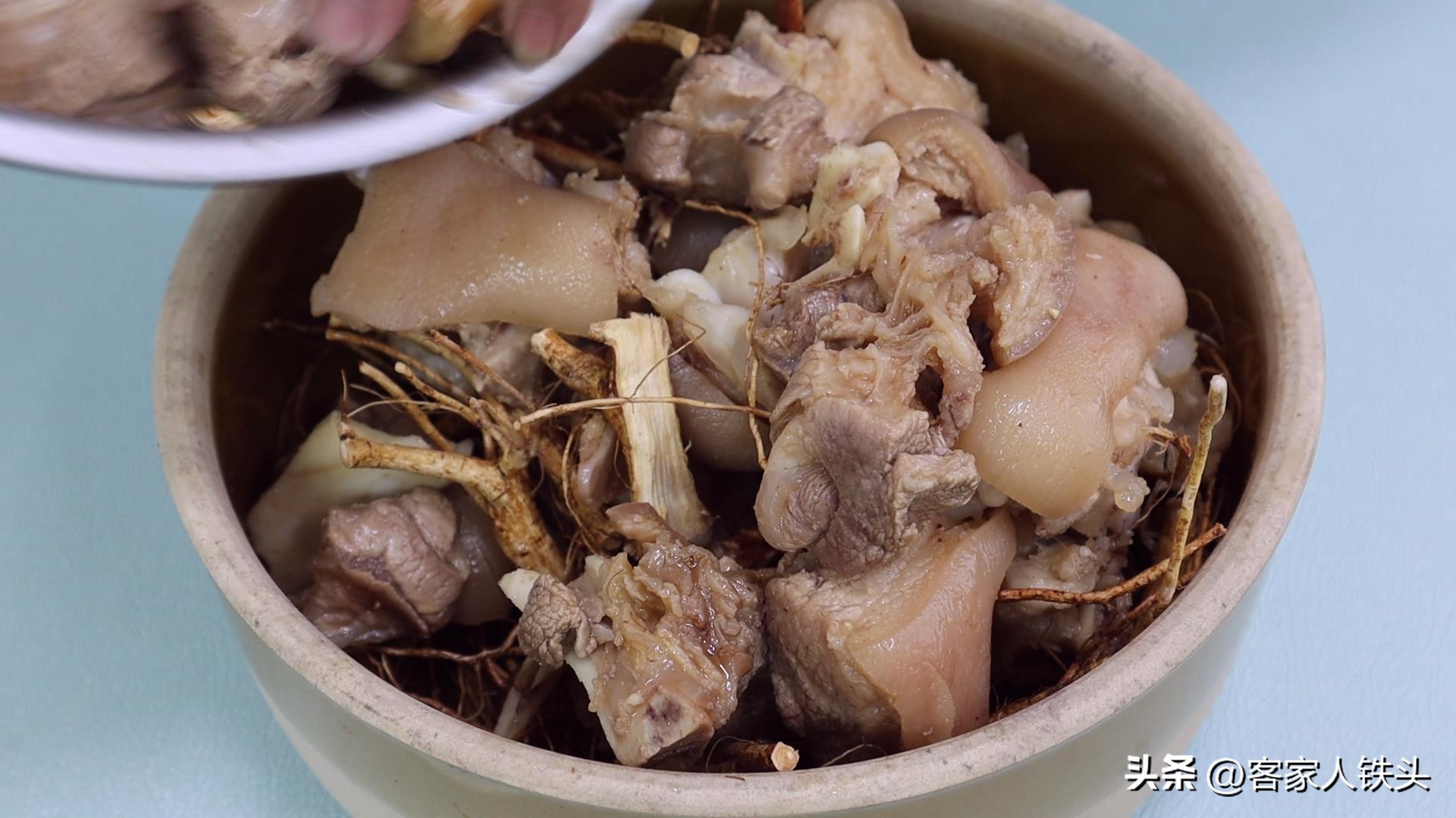 客家干鱿鱼焖猪脚,客家干蒸猪脚