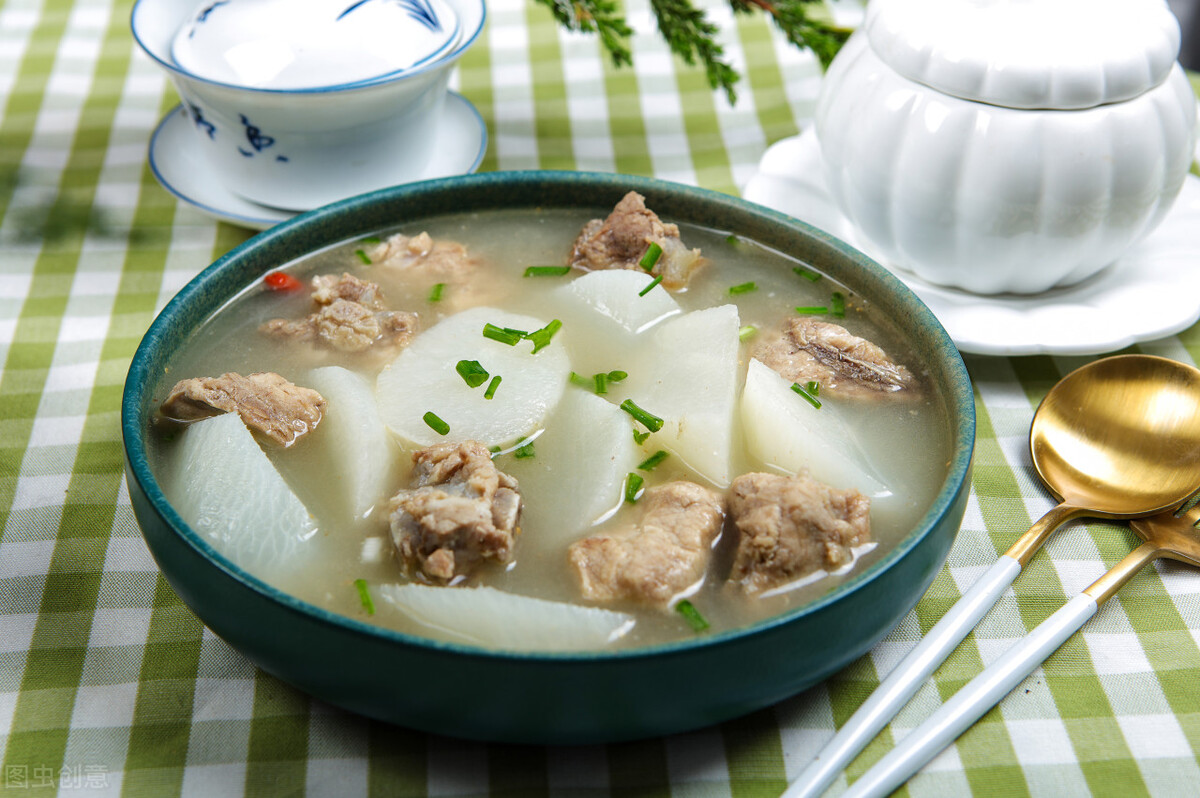 如何炖排骨肉最容易软烂,煮猪肉排骨时记住三不放