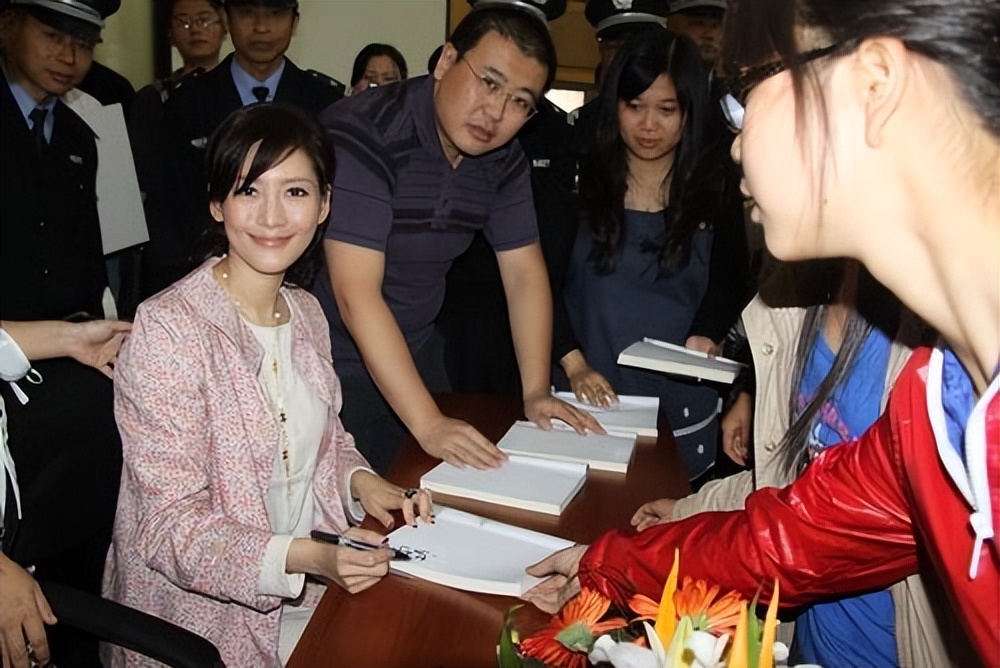 冯小刚恋上女主播,知名女主持与冯小刚