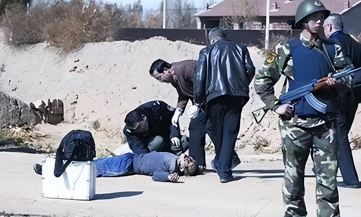 广西兄弟建“独孤屋”，因贫穷娶不起媳妇，囚禁两名少女疯狂产子