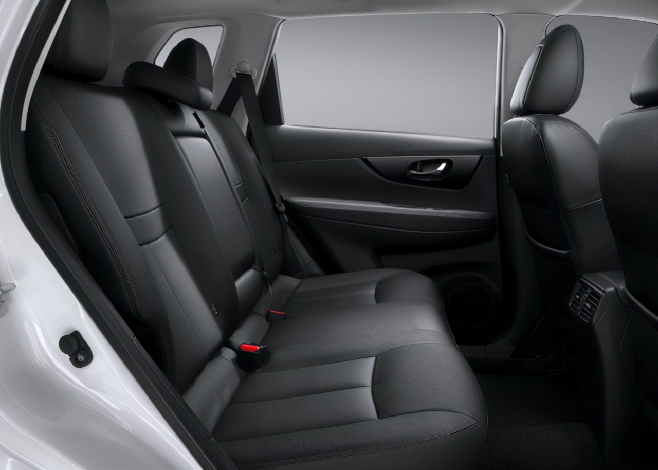 2017年丐版日产途乐,奇骏途乐对比图