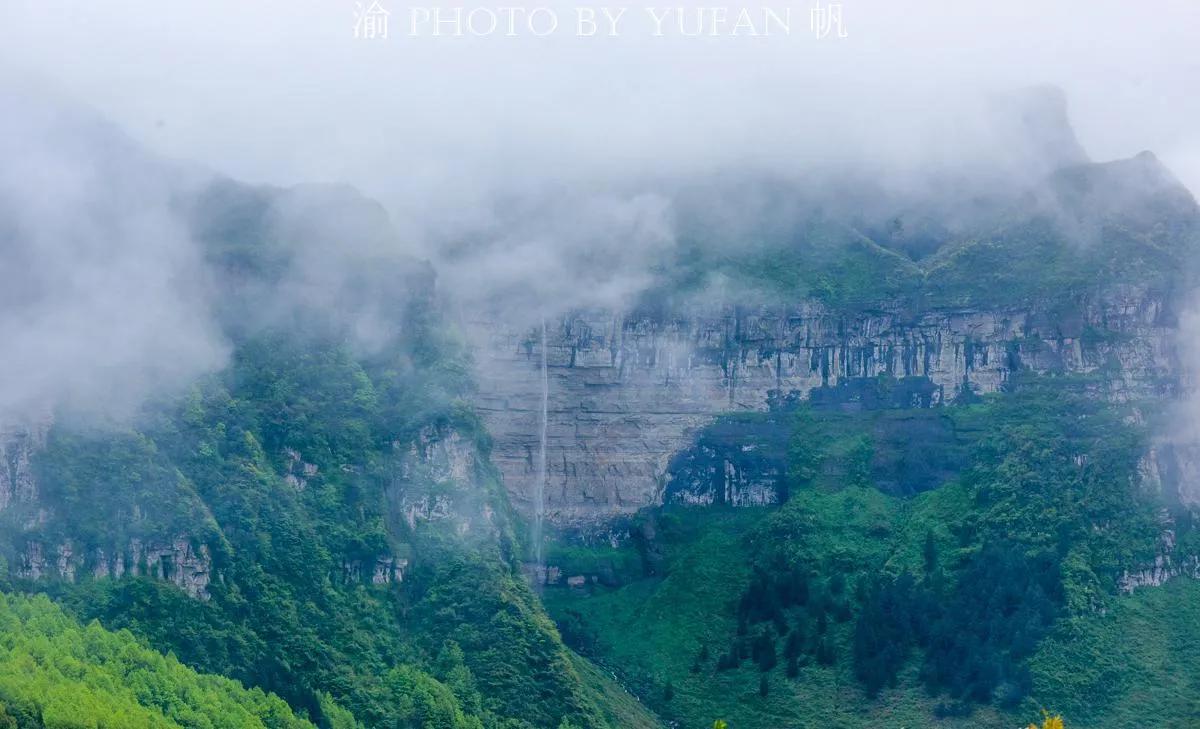 龙岩城飞瀑,南川金佛山龙岩飞瀑导游词