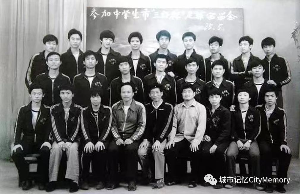 东风广场附近的篮球场,东风广场球场