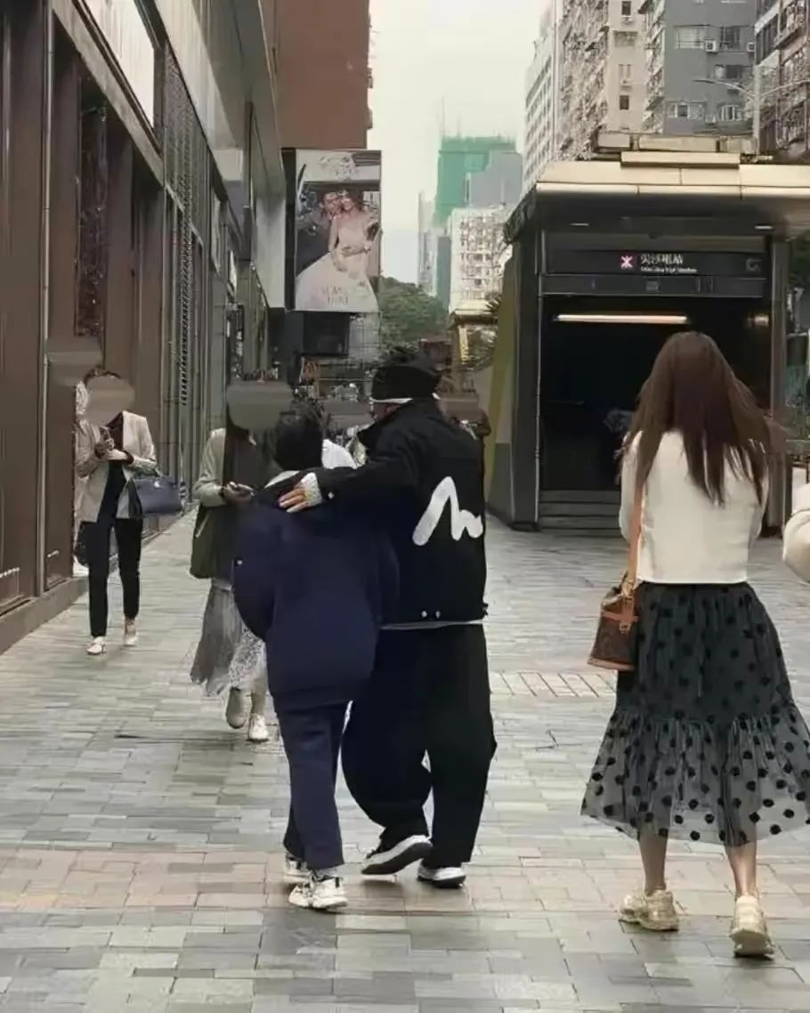 王宝强新欢冯清图片,王宝强增肥30斤吃了什么