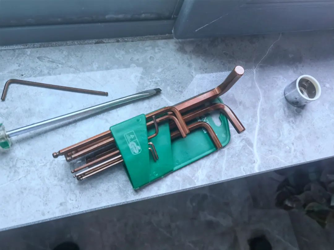 花洒分水阀更换新的还漏水,花洒漏水维修分水器