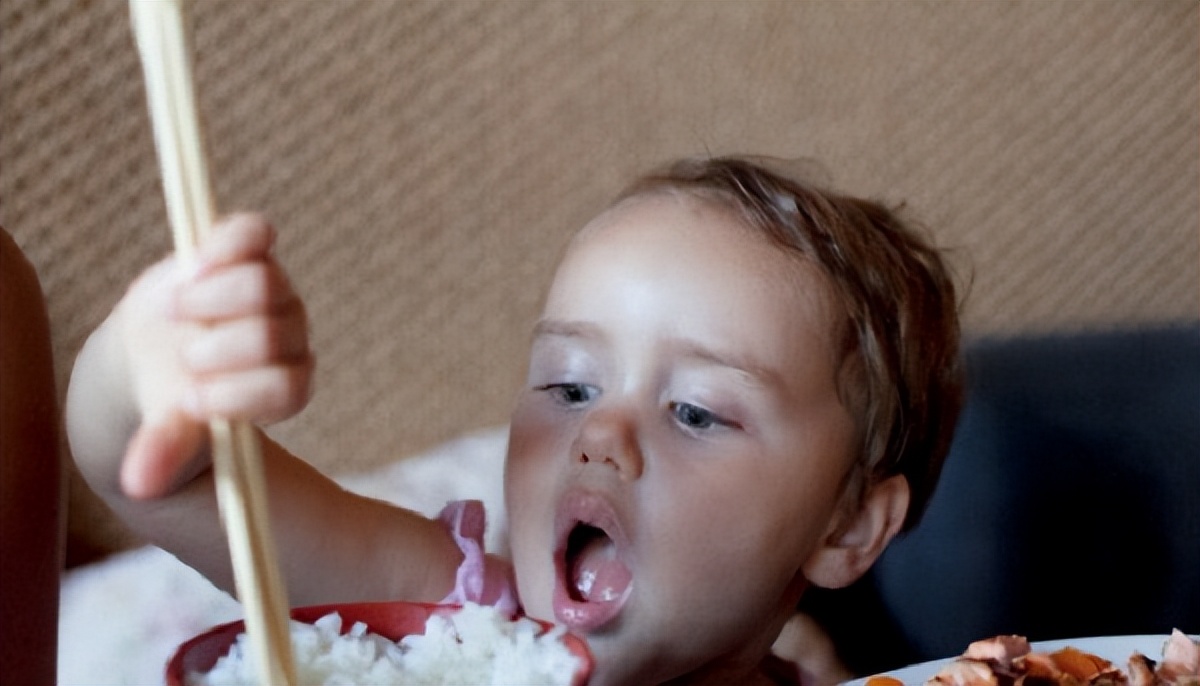 孩子中班了还不会认字怎么办,怎么教幼儿用筷子吃饭