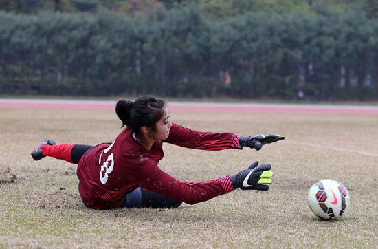 赵丽娜退役当网红,中国女足门将赵丽娜退役