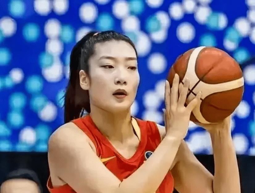 女篮颜值天花板李梦,女篮王思雨成长之路