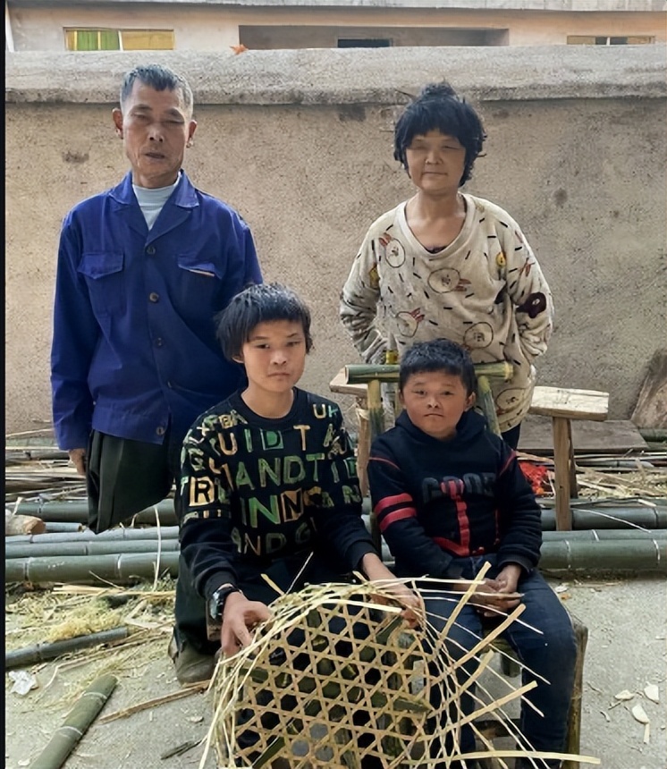 以前的小马云对比现在的小马云,小马云走红四年被抛弃