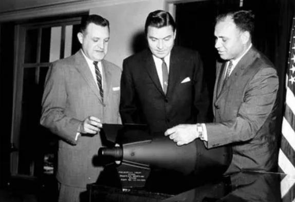 世界最小的像手雷一样的核弹,世界上最强的核弹铜弹