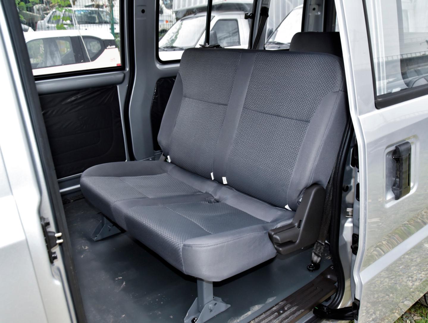 五菱荣光品牌型号是多少,五菱荣光算什么车型